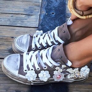 🍃💕NIB Naughty Monkey Pearl Jewel Low Cut Sneaker